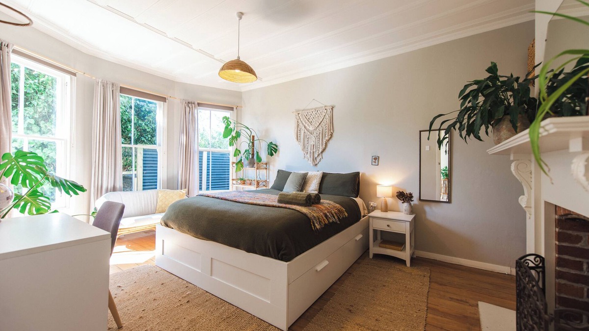 New Plymouth House | The Ocean Villa - Private Sauna