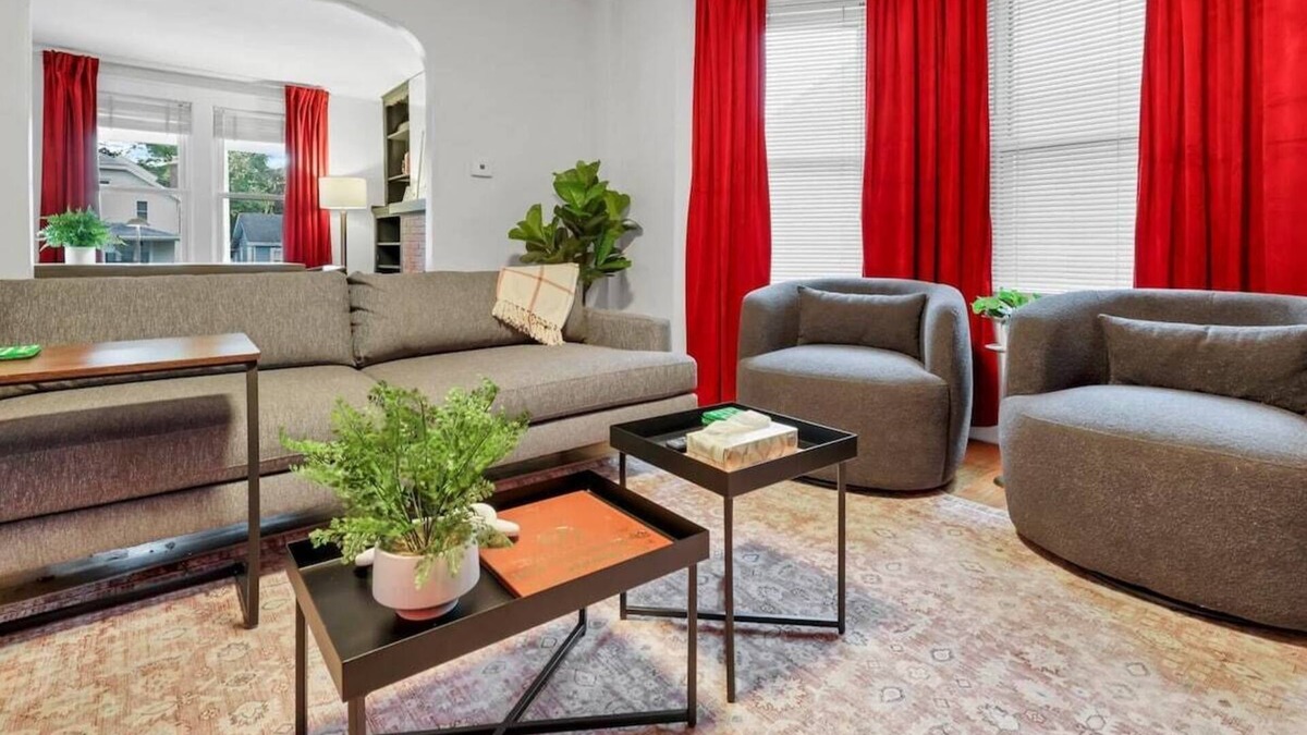 Clintonville House | The Ohio State of Mind 5BR 2BA