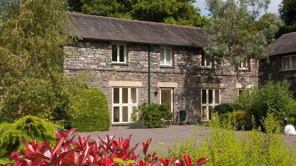 Windermere House | THE OLD BARN, family friendly, with a garden in Ambleside
