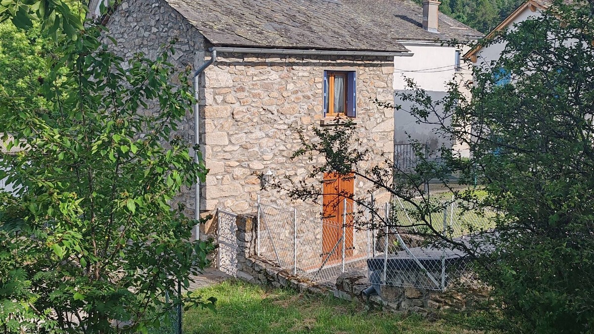 Querigut House | The old barn: The Bear House