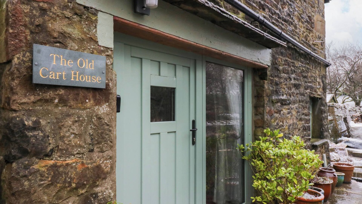 Garsdale Cottage | THE OLD CART HOUSE, pet friendly, with a garden in Sedbergh