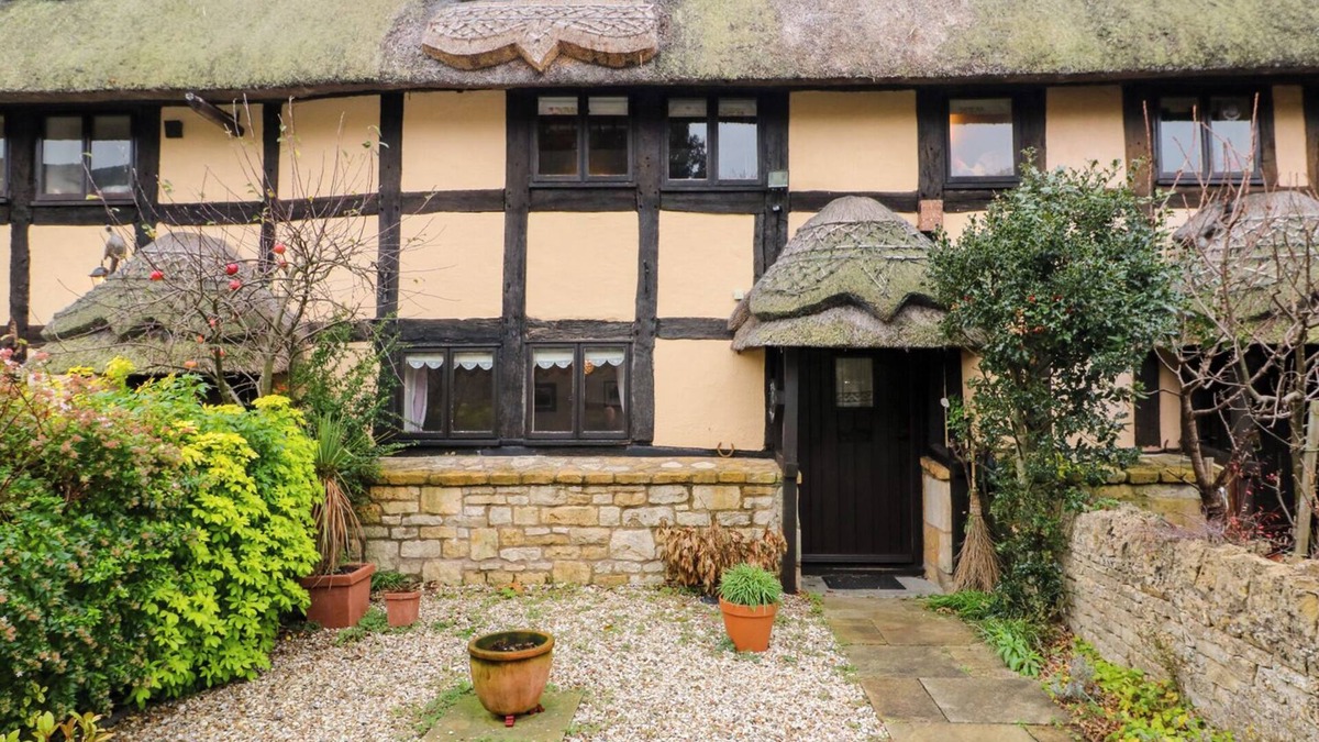 Stanton Cottage | THE OLD CIDER PRESS, character holiday cottage in Broadway