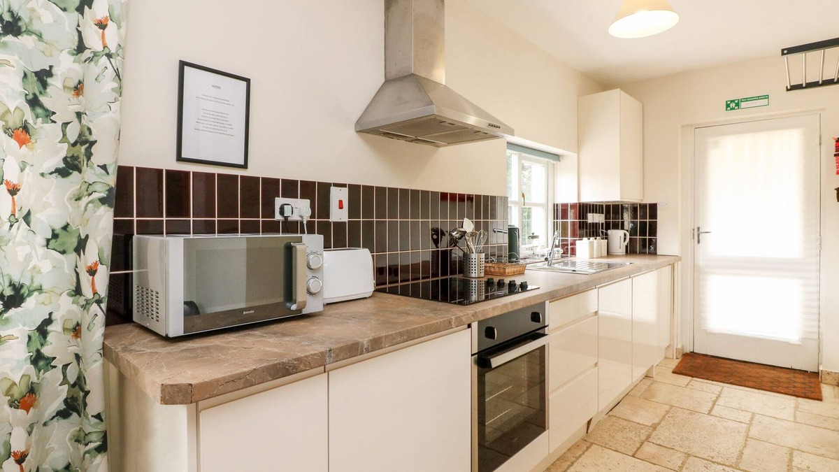 Broadwoodkelly Cottage | THE OLD DAIRY, family friendly, with pool in Winkleigh