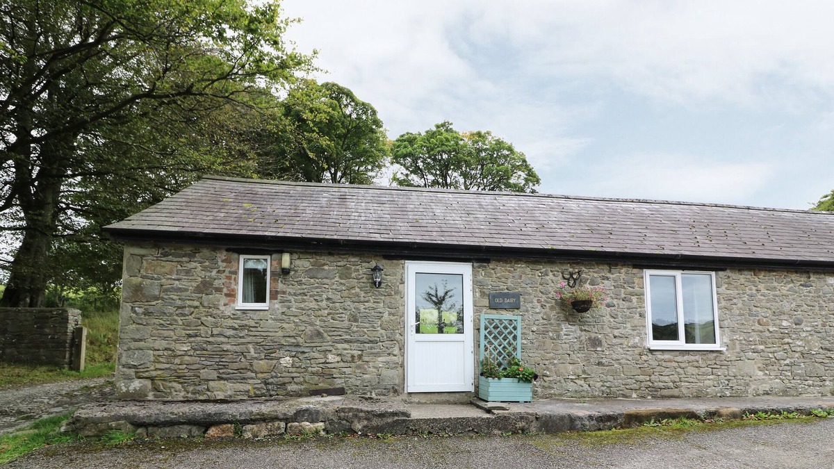 Llandysul Cottage | THE OLD DAIRY, pet friendly, country holiday cottage in Llandysul