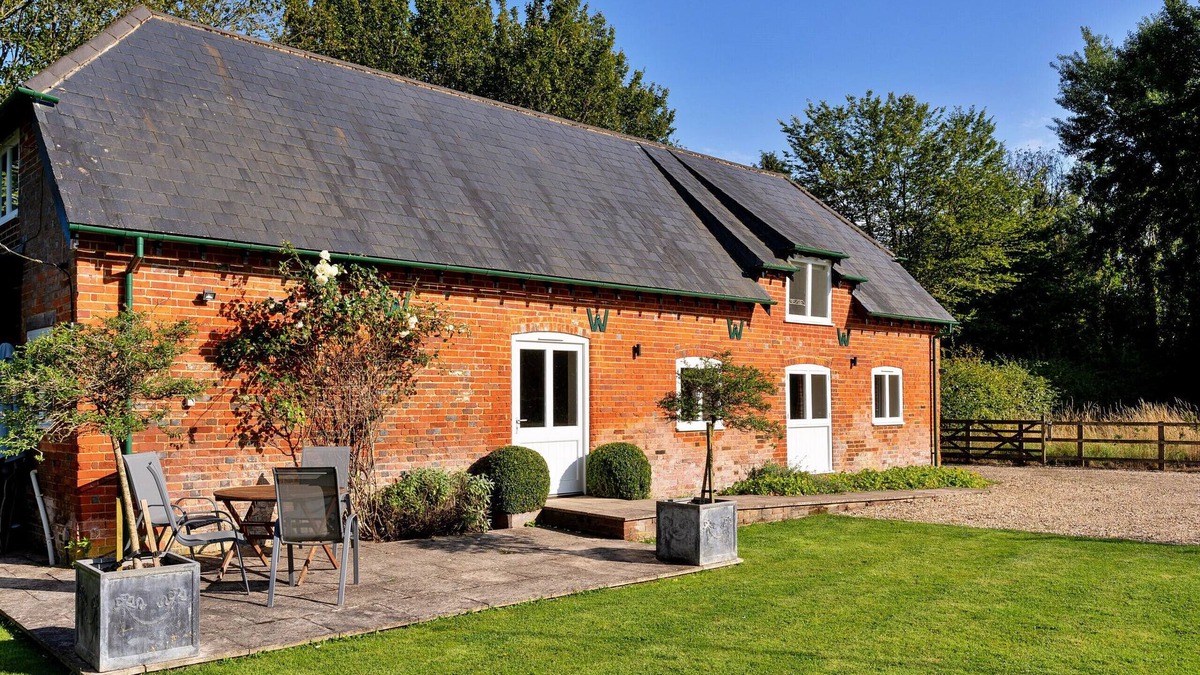 Freefolk Cottage | The Old Granary
