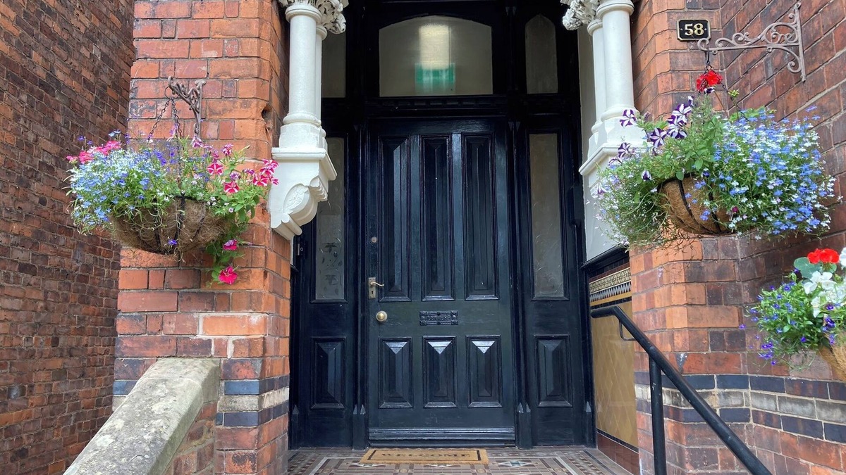 Canwick Hotel | The Old Lodge Guest House