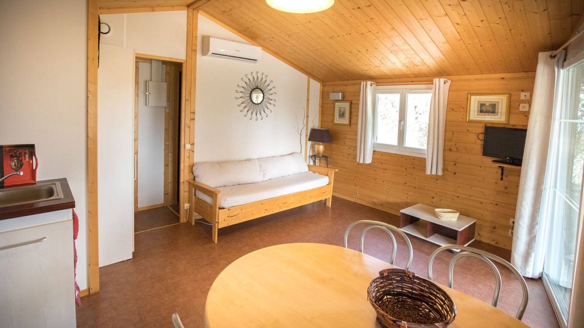 Bourg-Saint-Andeol Ski Chalet | "The old oak" chalet overlooking lavender and mont ventoux