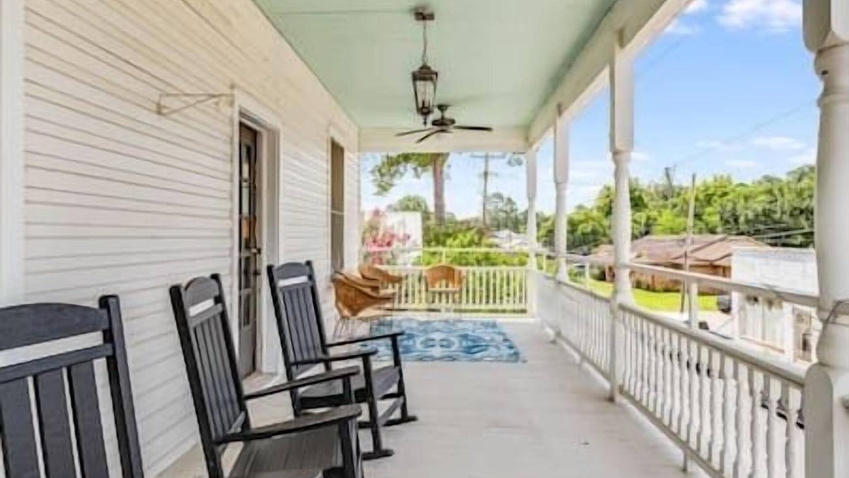 Breaux Bridge Apartment | The Old Opera House Loft overlooks Downtown Breaux Bridge, sleeps 6