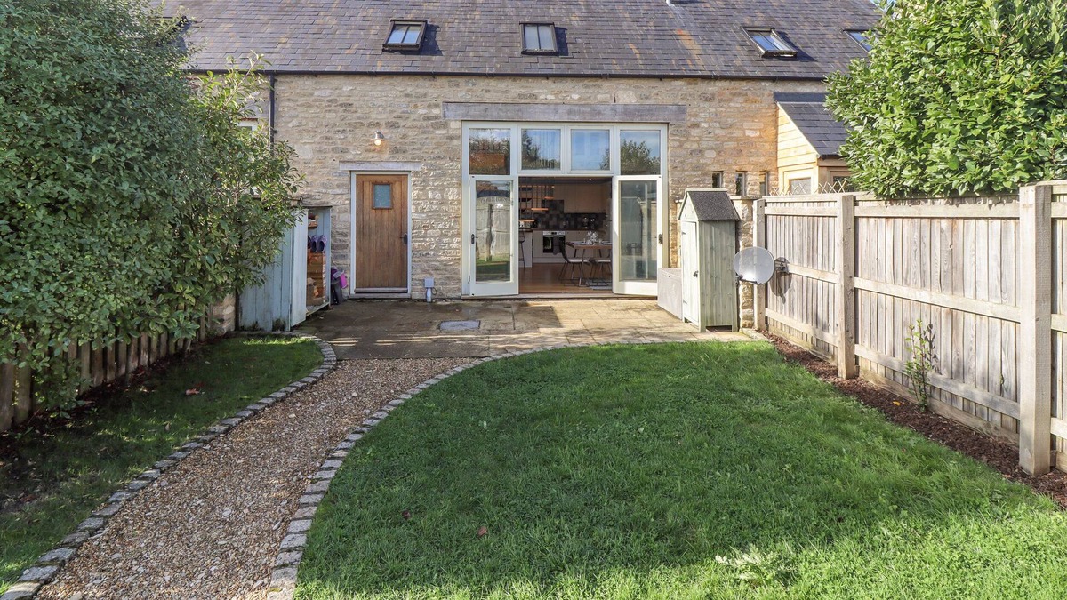 Chippenham Cottage | THE OLD PARLOUR, pet friendly, with open fire in Christian Malford
