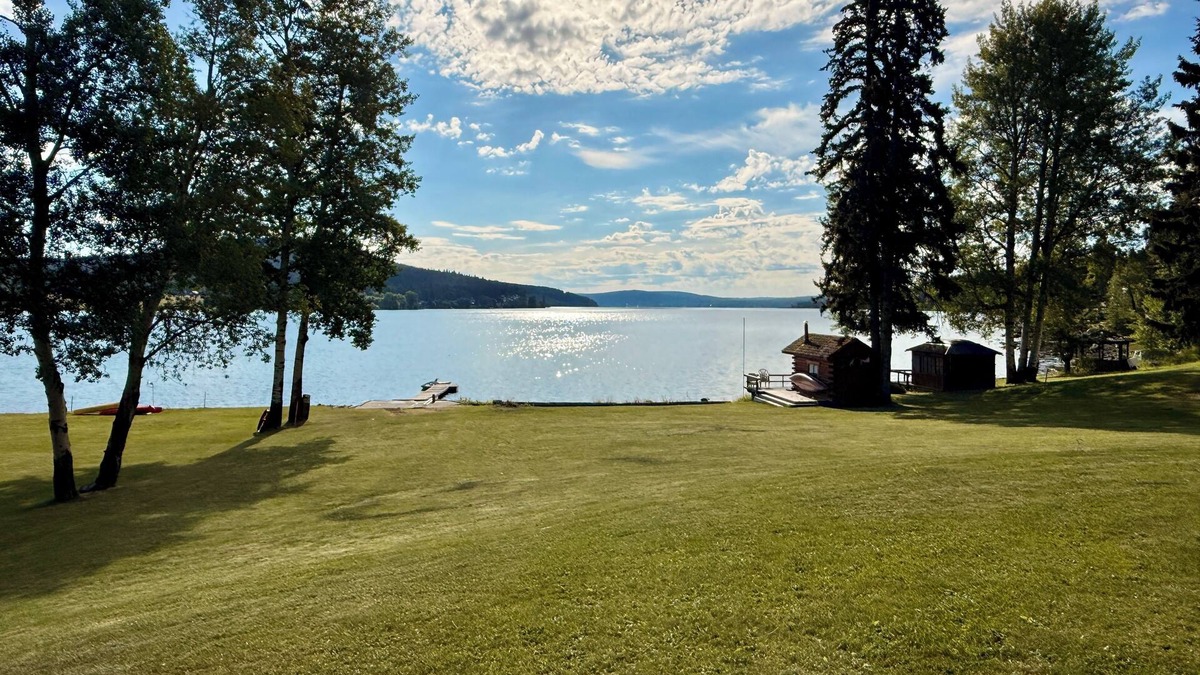Lone Butte House | The Old Perry House - Lakefront Heritage Retreat