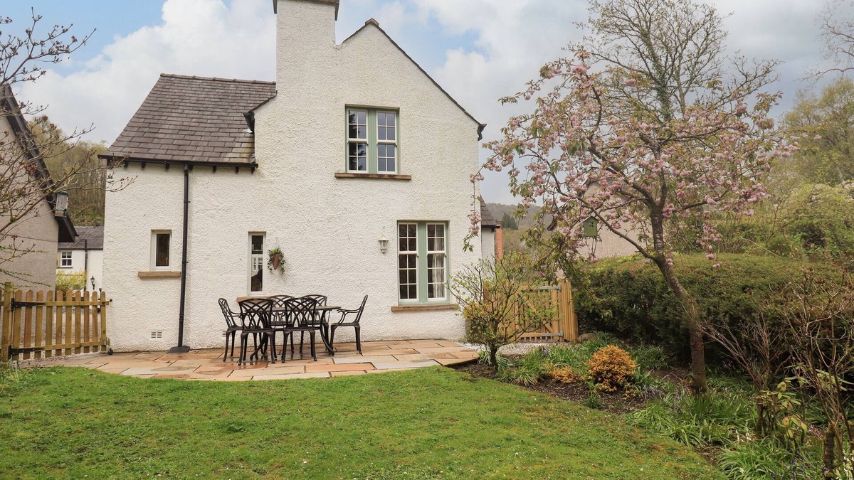 Low Newton Cottage | THE OLD POST HOUSE AT LOW STOTT PARK, pet friendly in Newby Bridge
