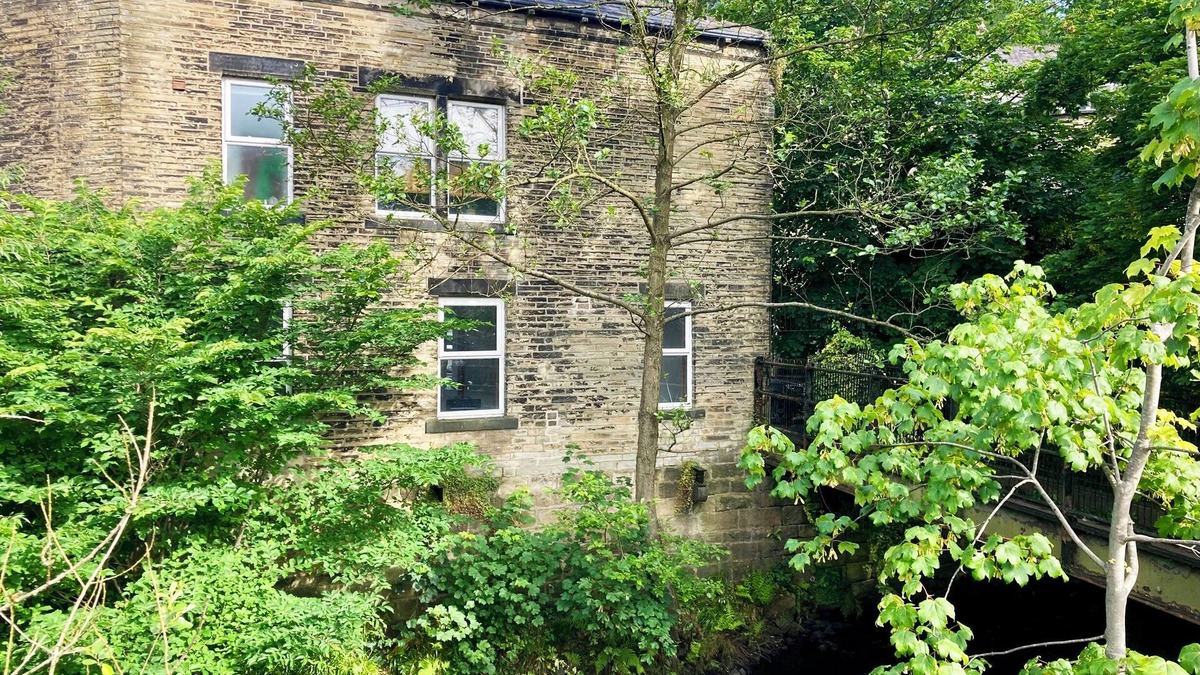 Wadsworth Cottage | THE OLD RIVERSIDE SCHOOL HOUSE, pet friendly in Hebden Bridge