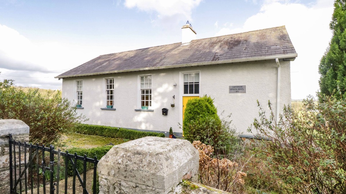 Carrigallen Cottage | THE OLD SCHOOL HOUSE, pet friendly in Carrigallen, County Leitrim