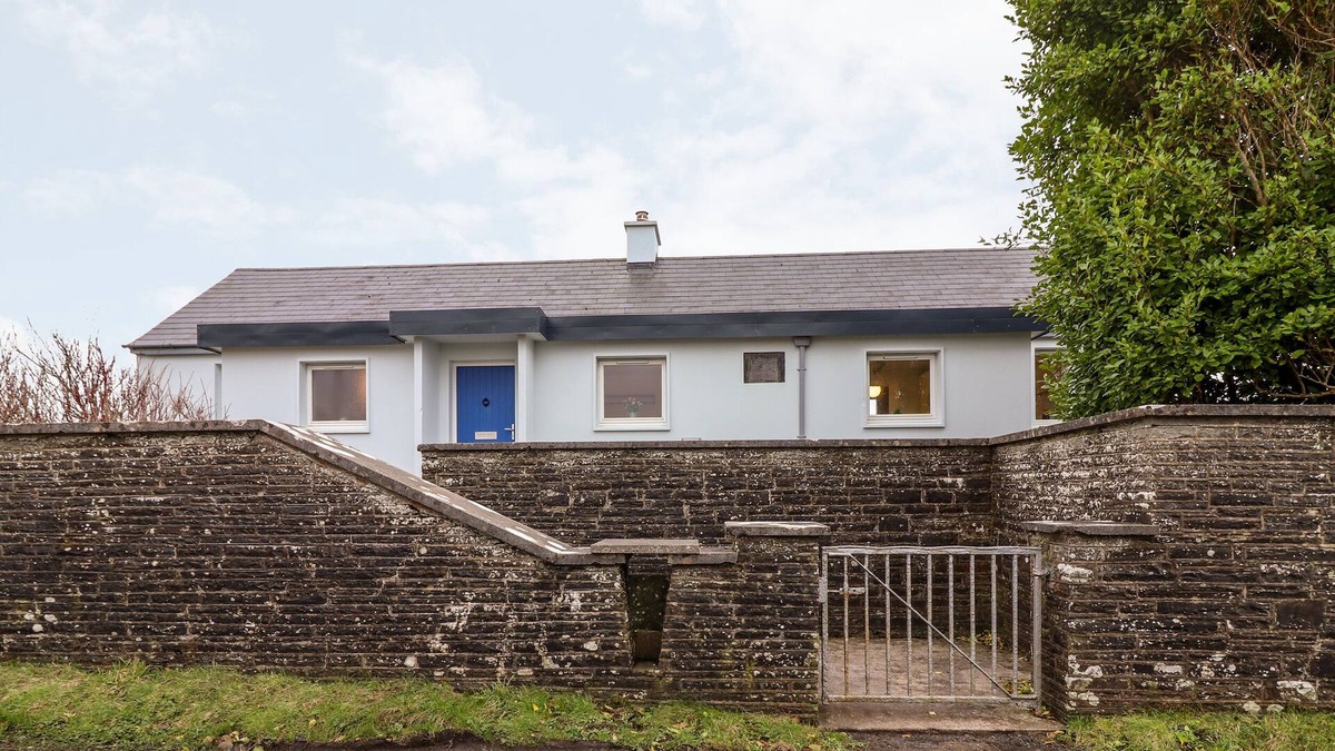 Doolin Cottage | THE OLD SCHOOL HOUSE, MOYMORE in Lahinch, County Clare