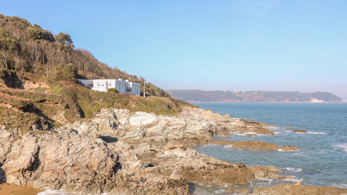 Torpoint Cottage | THE OLD SIGNAL HOUSE, pet friendly in Kingsand And Cawsand