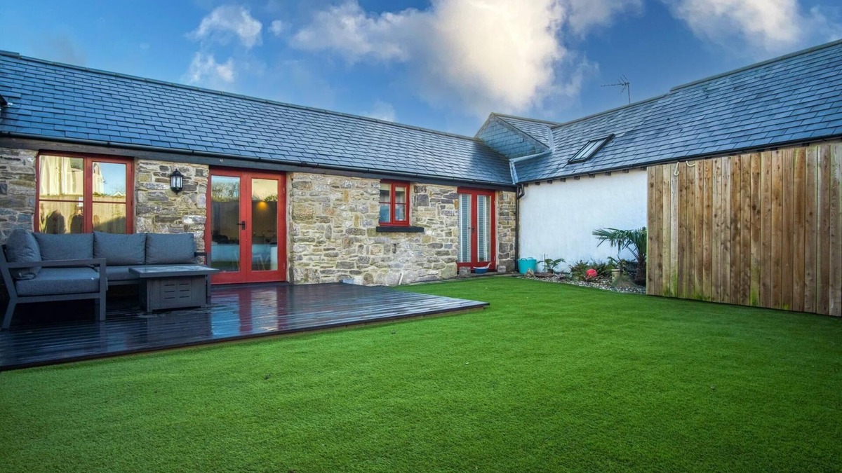 Angle House | The Old Stables - 3 Bedroom Cottage - Angle
