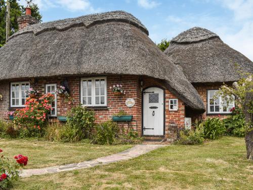 Hailsham House | The Old Thatch