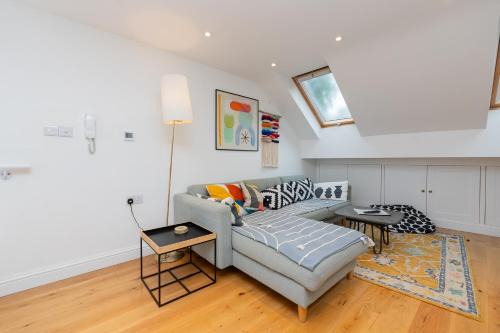 Bristol Apartment | The Old Wire Factory - 2 bed, Close to city centre, Fast wifi, comfortable home from home