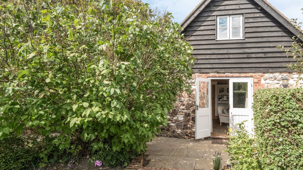 Pontesbury Cottage | THE OLD WORKSHOP, pet friendly, with open fire in Picklescott