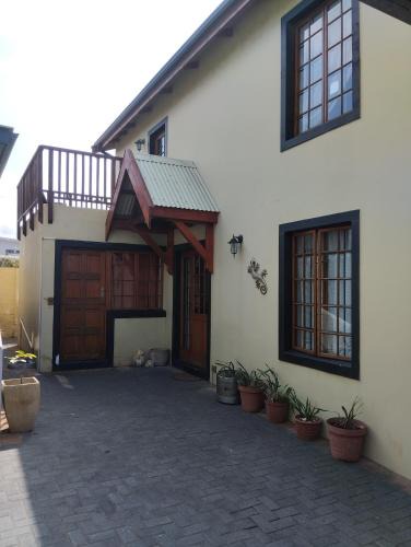 Port Elizabeth Central Apartment | The Olde House