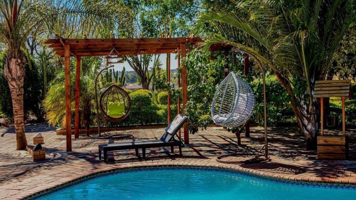 Bulawayo House | The Olympus Zim with 5 beds, baths and pool