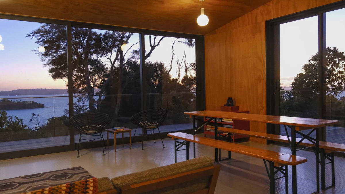 Omiha House | The Omiha Bach Retreat 3 min walk to beach