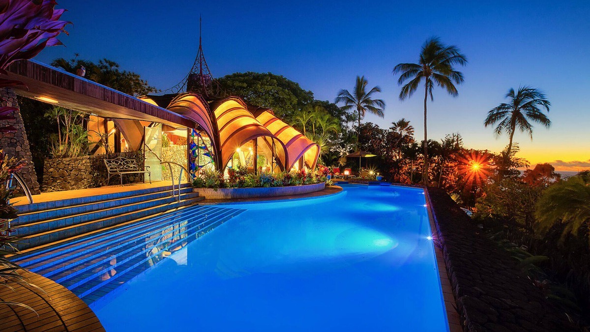 Kailua-Kona House | The Onion House "Architecture so full of life it seems to breathe"