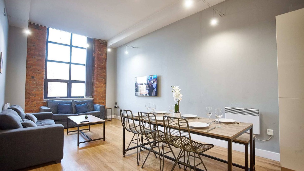 Manchester Apartment | The Onyx Suite Summar