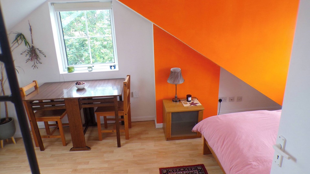Fulham Broadway House | The Orange HouseSleeps8-Parking-Pets FamilyOK-Ac