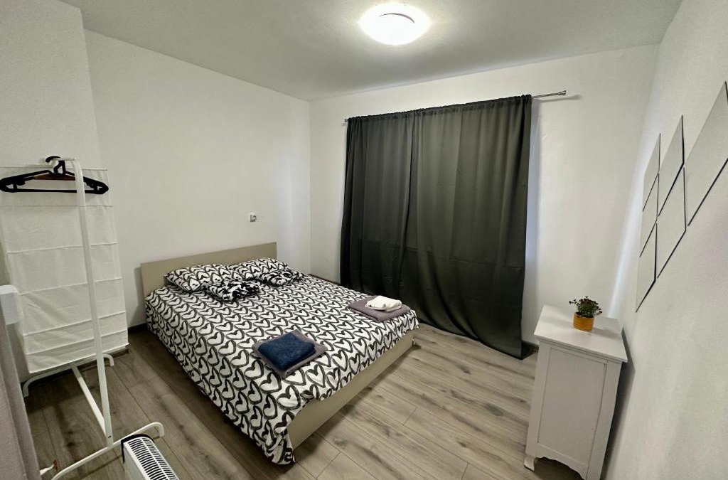 rajon Vrabnitsa Apartment | The Orchid, Apartment by LMG