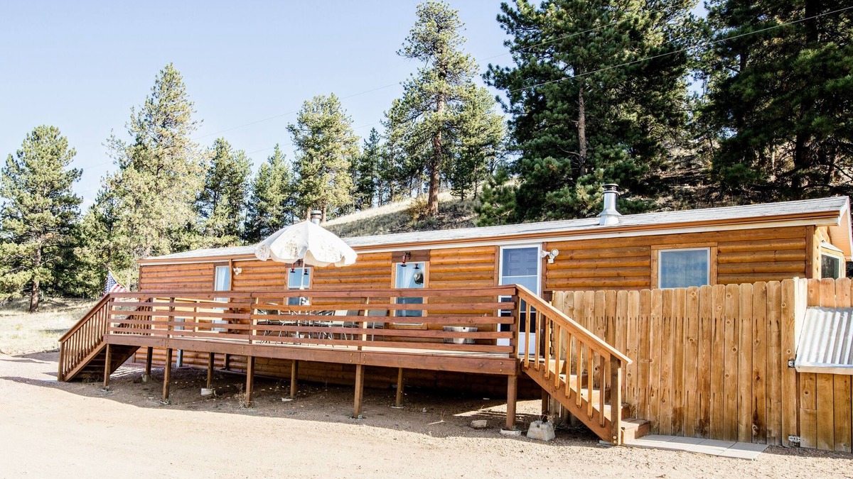 Florissant Cabin | The Original Lake George Lodge- Home with Front Deck!