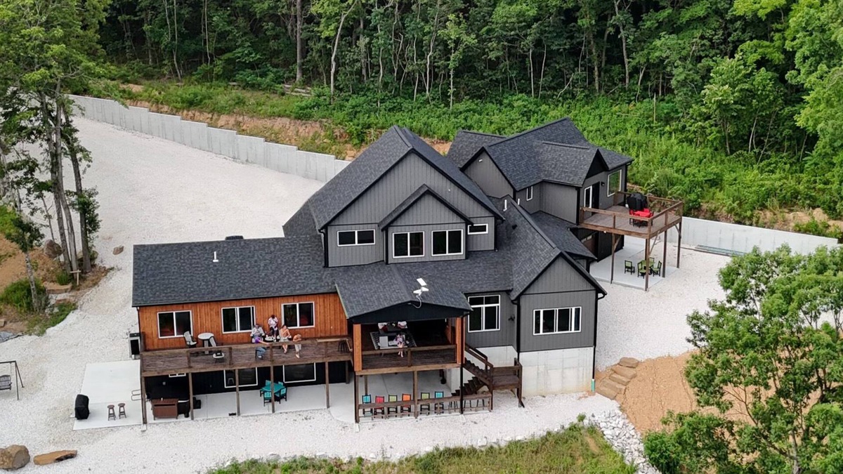 Jasper House | The Oslo + The Little Oslo Apt - 6 Kings + View + Hot Tub - Sleeps 27