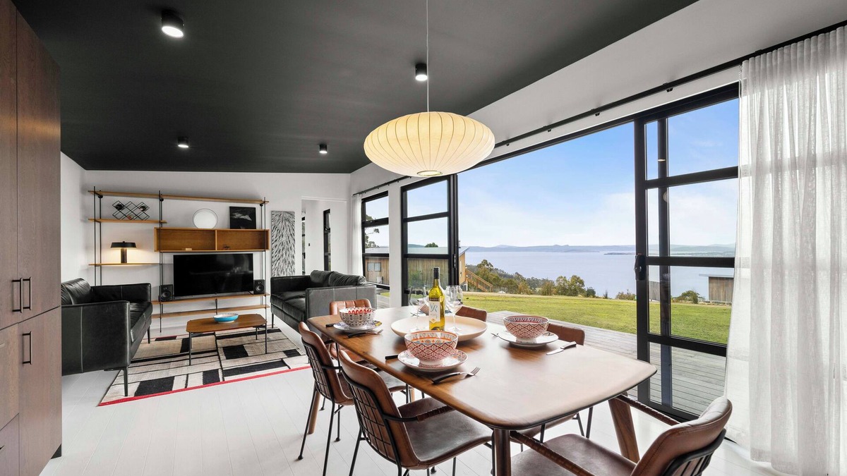 Blackmans Bay House | The Outlook on Mount Louis - 1 Bedroom