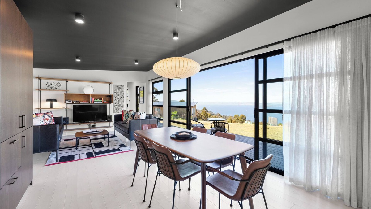 Tinderbox House | The Outlook on Mount Louis - 2 Bedroom
