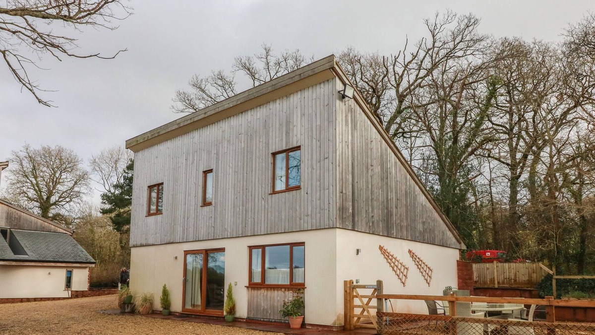 Fiddington Cottage | THE OUTLOOK, pet friendly, with hot tub in Crowcombe