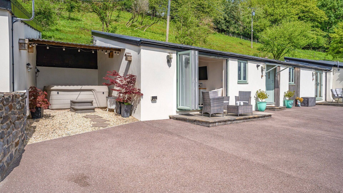Tidenham House | The Outlook - Two Bedroom House, Sleeps 6