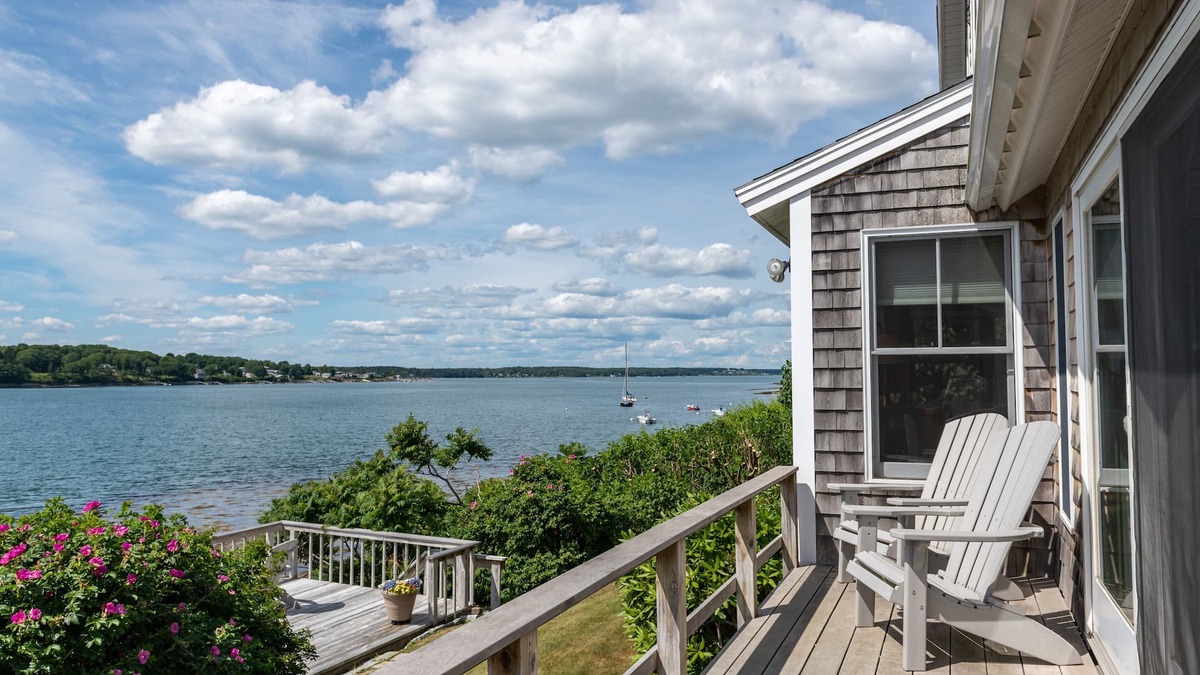 Mid-Coast and Islands House | The Overlook- Enjoy stunning sunsets from this well-appointed Bailey Isl home