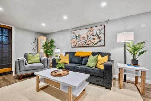 Northwest Calgary House | The Owlet NWCalgary QueenBD PrivateSuite