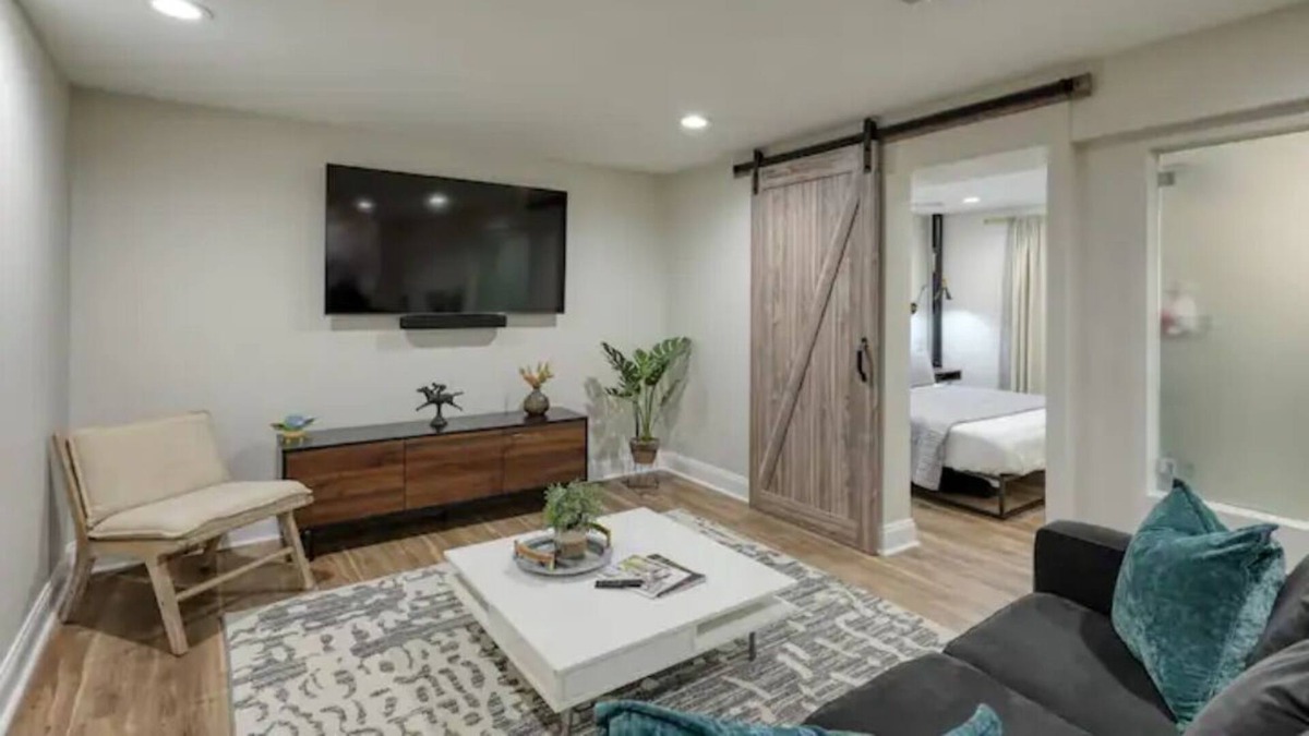 St. Matthews Apartment | The Oxford