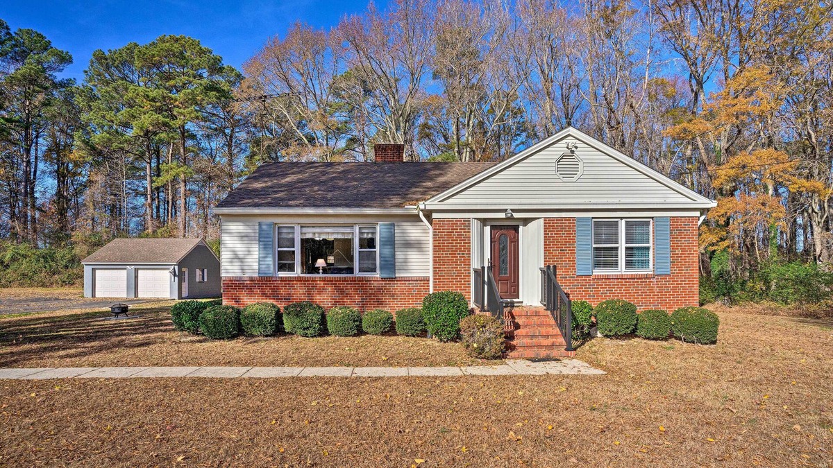 Weems House | 'The Oyster Bed' Retreat w/ Pool & Game Room
