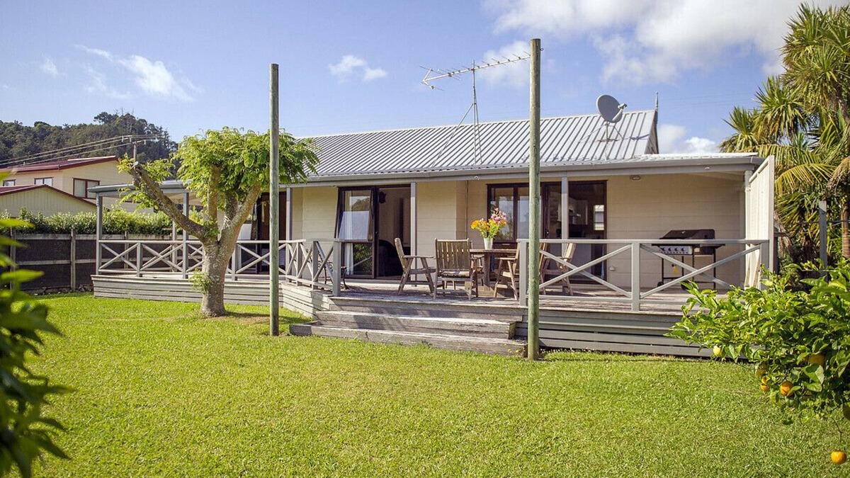 Hahei Cottage | The Pa Pad - Hahei Holiday Home