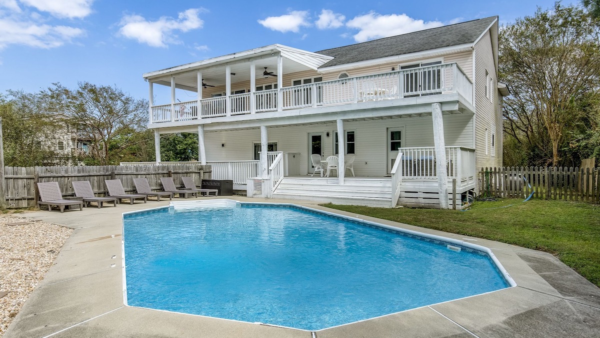 Sandbridge House | The Palm House | 880 ft from the Beach | Private Pool, Dog Friendly