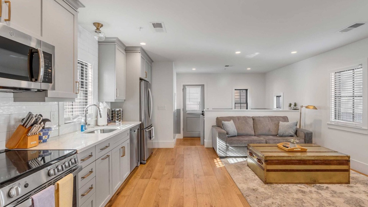 Radcliffeborough Apartment | The Palmetto House- D Close to King St!