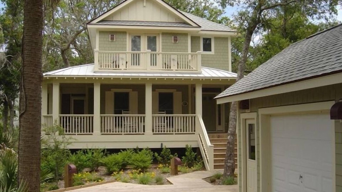 Bald Head Island House | "The Palms" is nestled on a secluded half acre in the forest. ThePalmsHouse.com