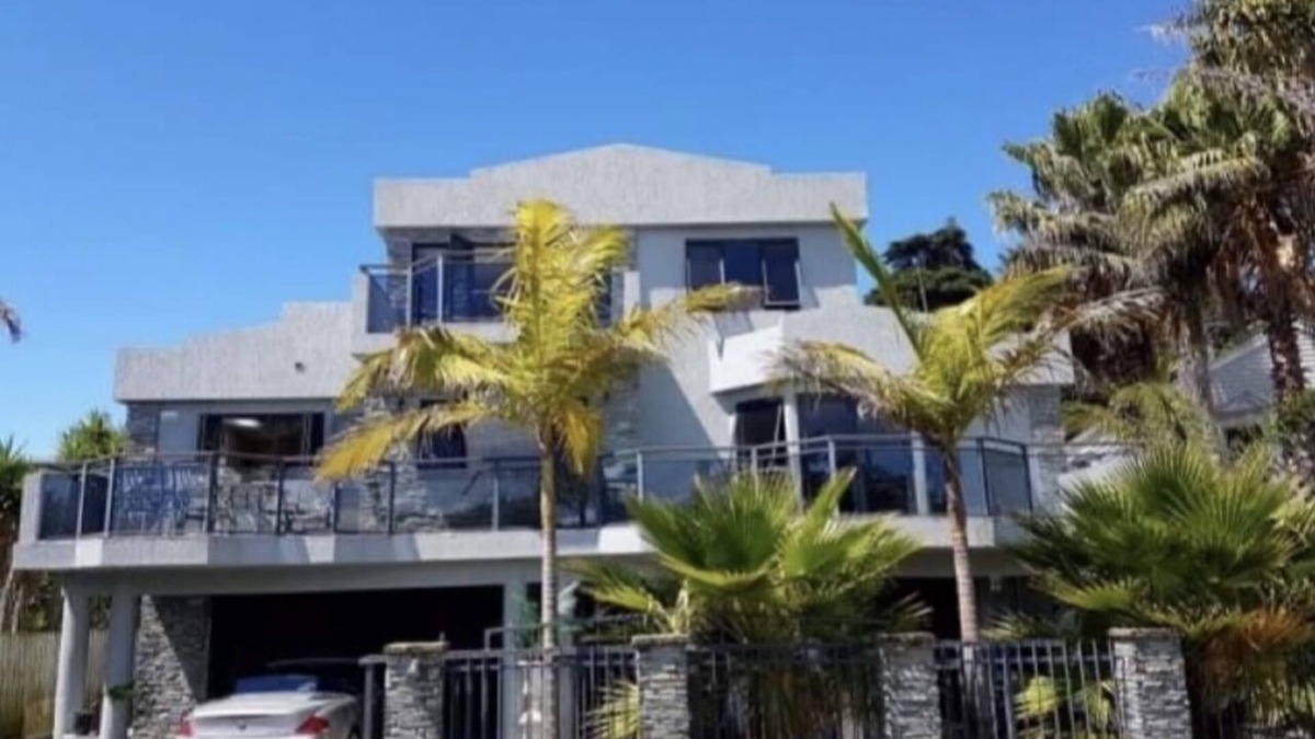 Tindalls Beach Cabin | The Palms on Tindalls retreat, beautiful coastal nproperty adjacent to 2 beaches