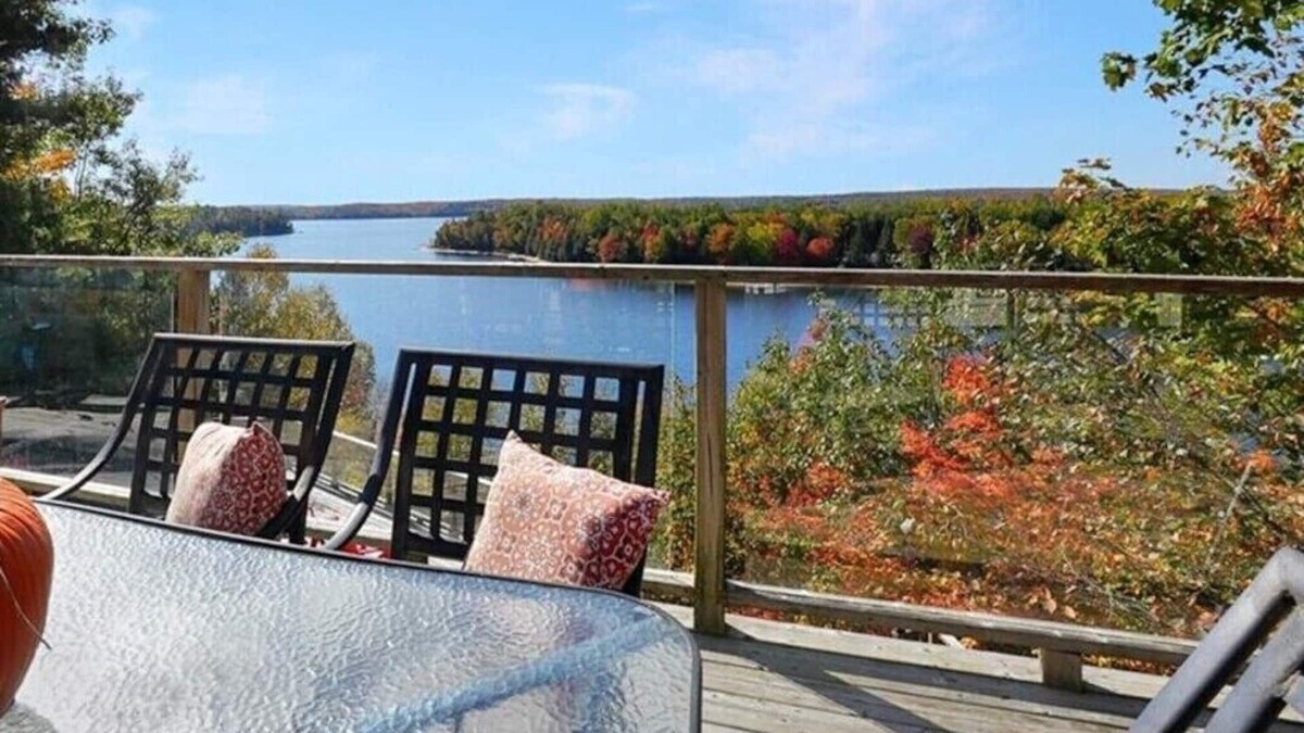 Algonquin Highlands Cottage | The Panorama: Peaceful 4 Bedroom, 2 Bath Cottage