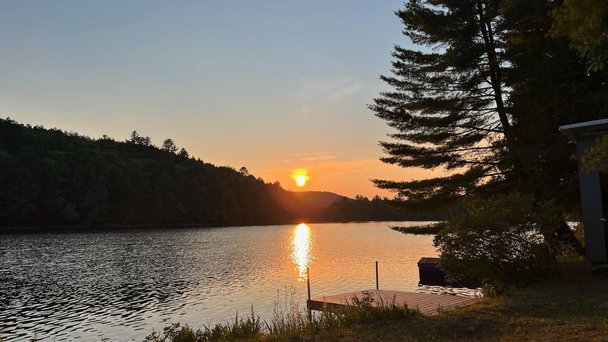 Low Cottage | The Papillon Lakehouse - waterfront property one hour from Ottawa