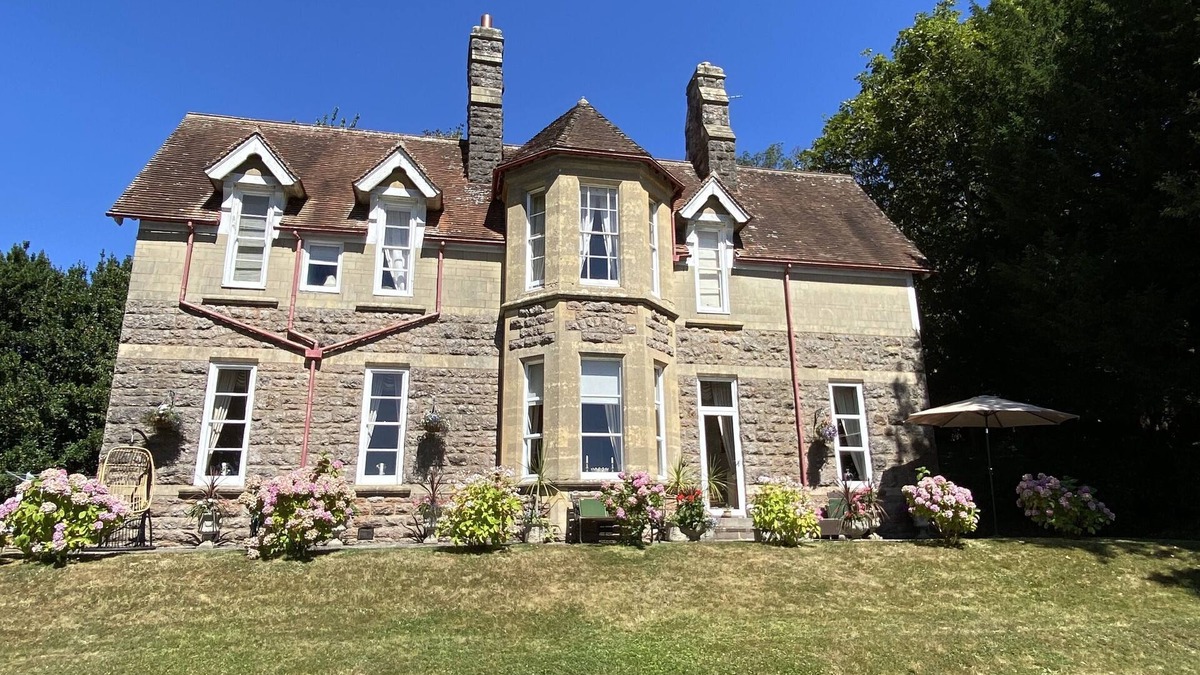 Axbridge Bed & Breakfast | The Parsonage