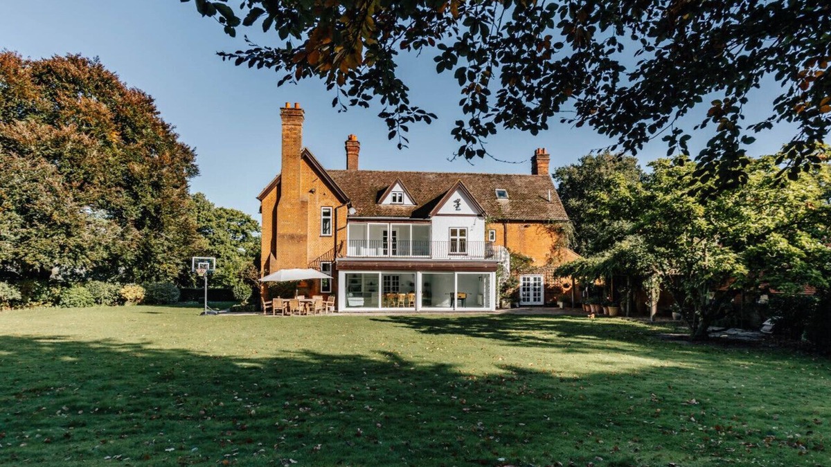 Henley-on-Thames House | The Partridge - Large country house