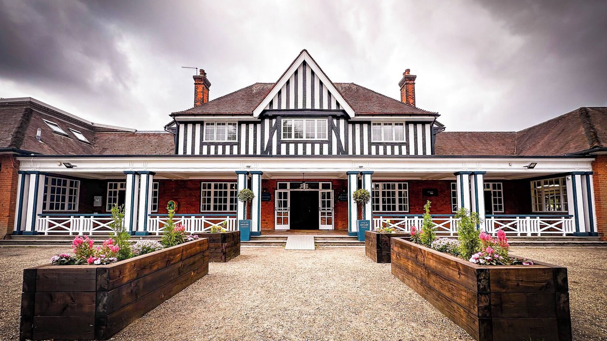 Woking Hotel | The Pavilion Bisley